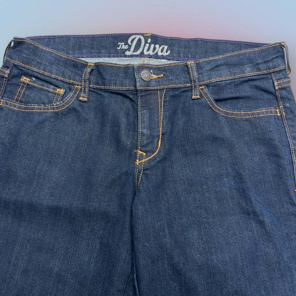 OLD NAVY Women’s 8 THE DIVA Flare Leg Blue Jeans